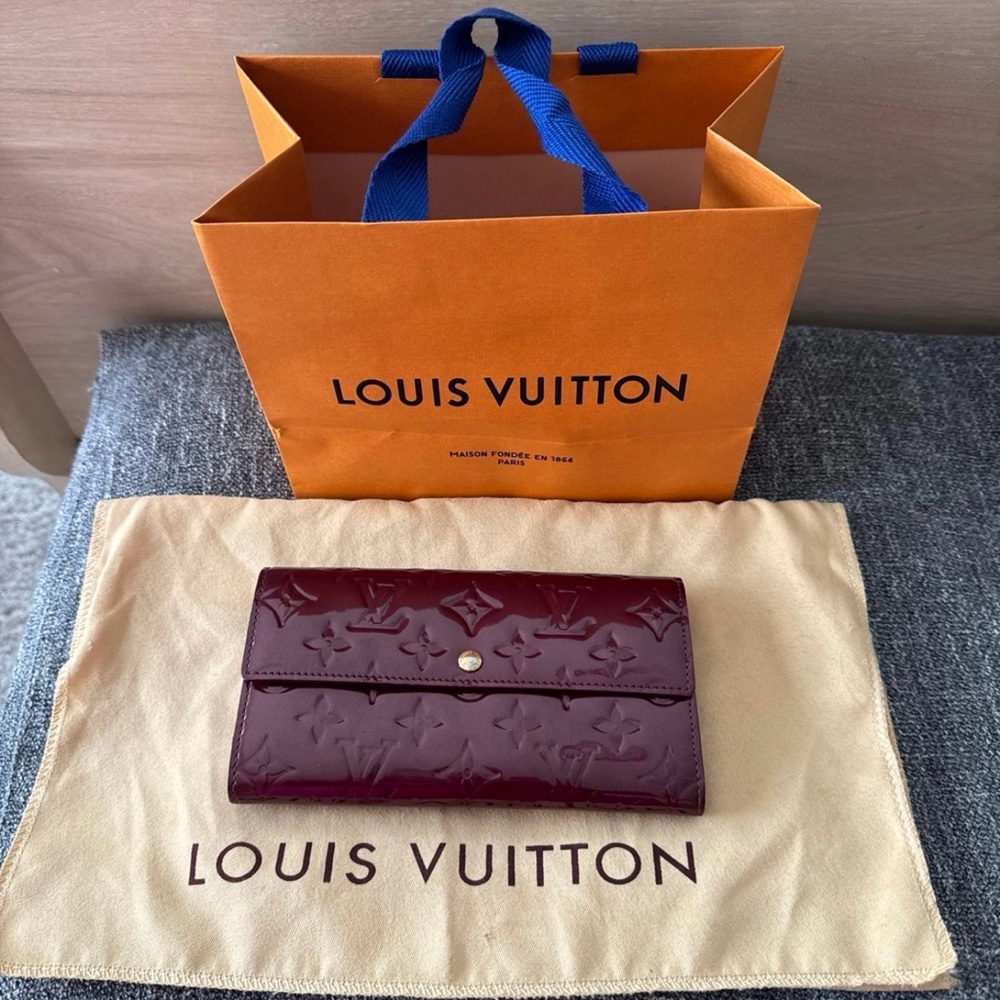 Authentic LV Sarah Wallet Vernis Patent Leather
